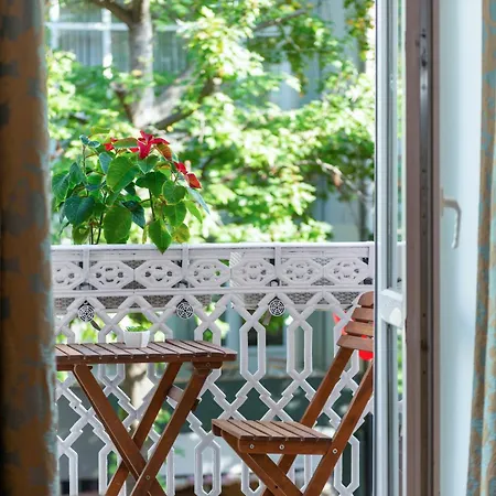 Casa Hermosa : Stunning 1br Loft W/ Privateterrace Stambuł